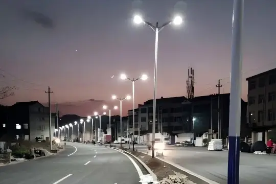 โครงการไฟถนนพลังงานแสงอาทิตย์ในเขตภูเขาทางตะวันตกของจีน